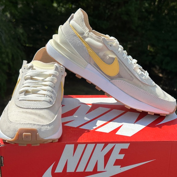 NEW Nike Waffle One Low Casual Sneaker: Size US Womens 10 | Mens 8.5 - Picture 1 of 11